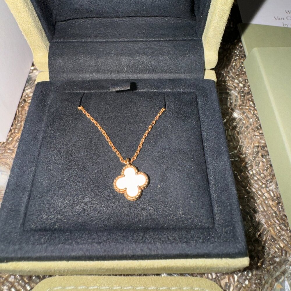 Van Cleef & Arpels Gold and White Clover Necklace - Picture 2 of 4
